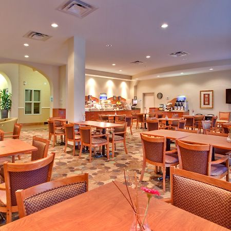 Holiday Inn Express Hotel & Suites-Edmonton South By Ihg Buitenkant foto