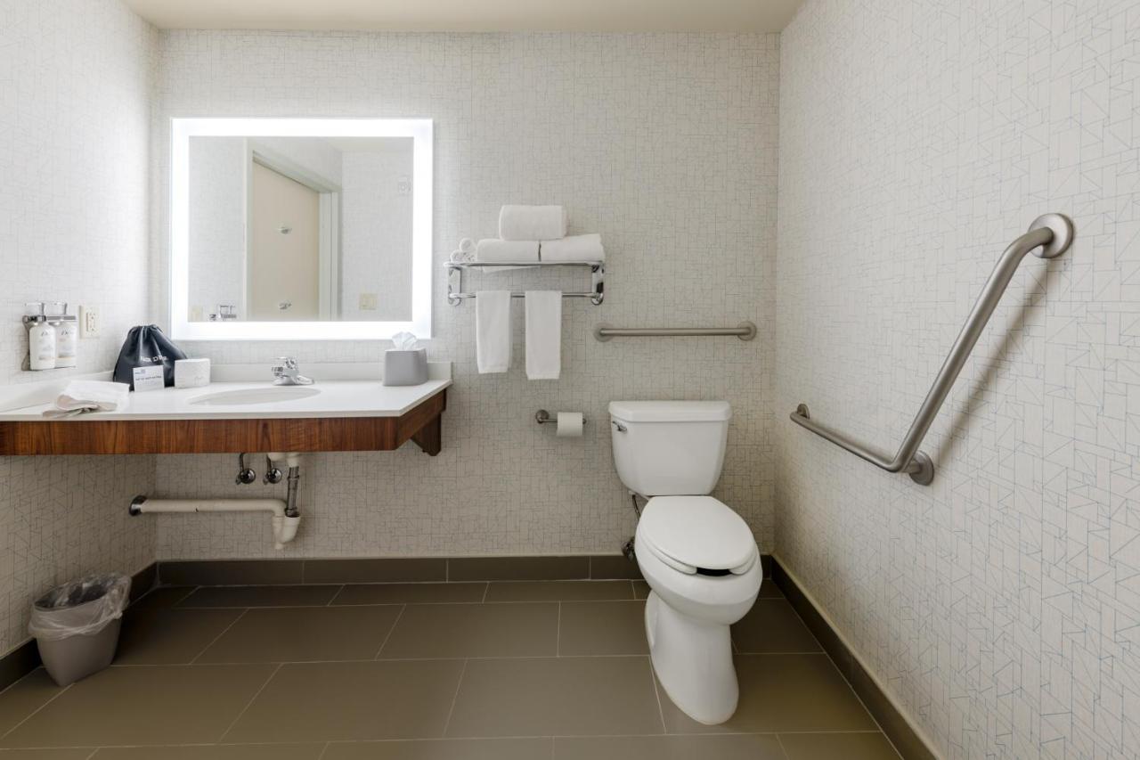 Holiday Inn Express Hotel & Suites-Edmonton South By Ihg Buitenkant foto