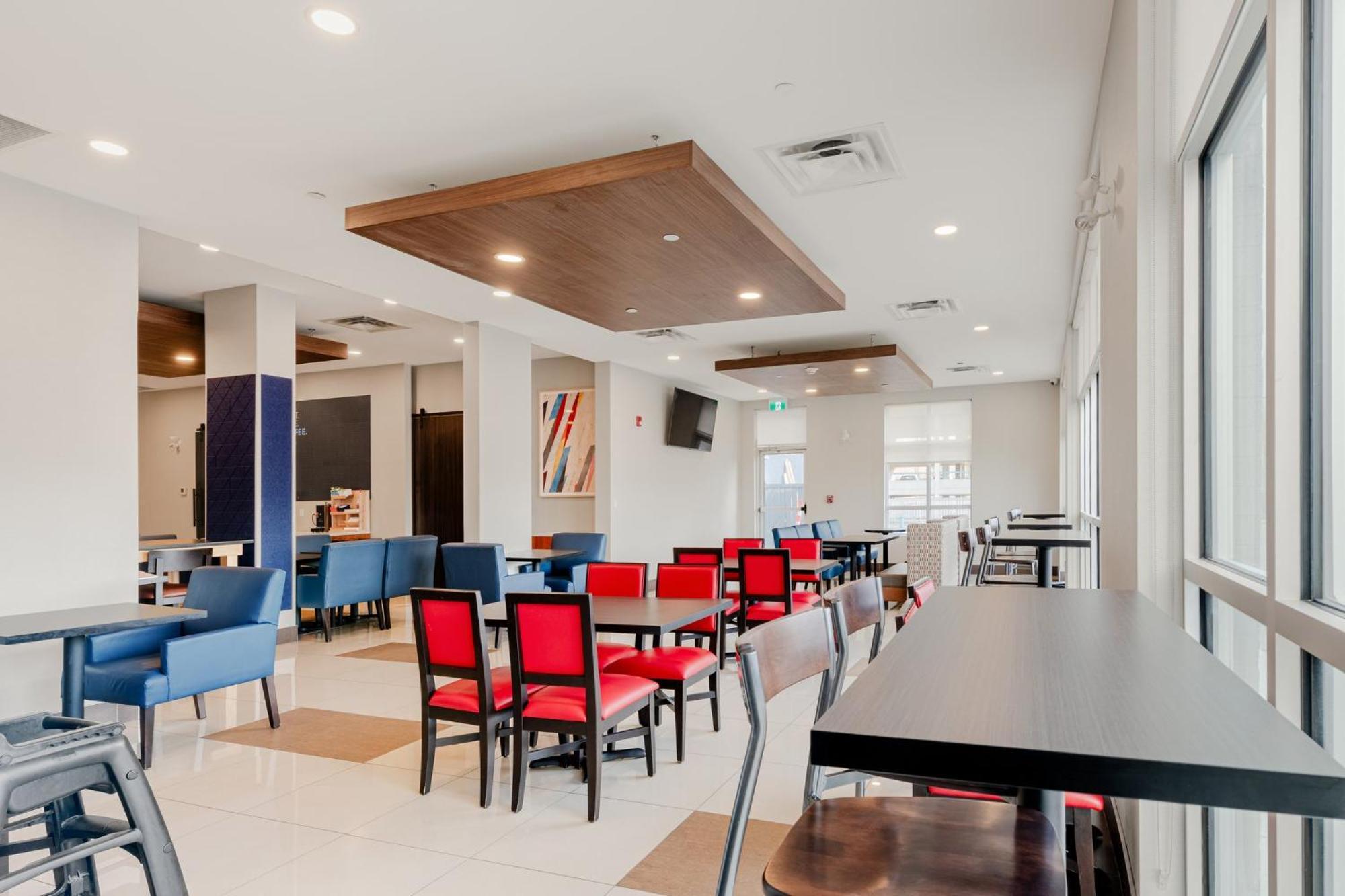Holiday Inn Express Hotel & Suites-Edmonton South By Ihg Buitenkant foto