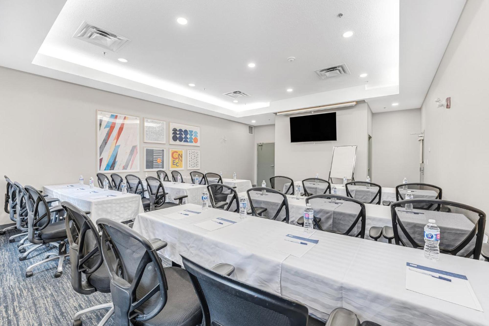 Holiday Inn Express Hotel & Suites-Edmonton South By Ihg Buitenkant foto