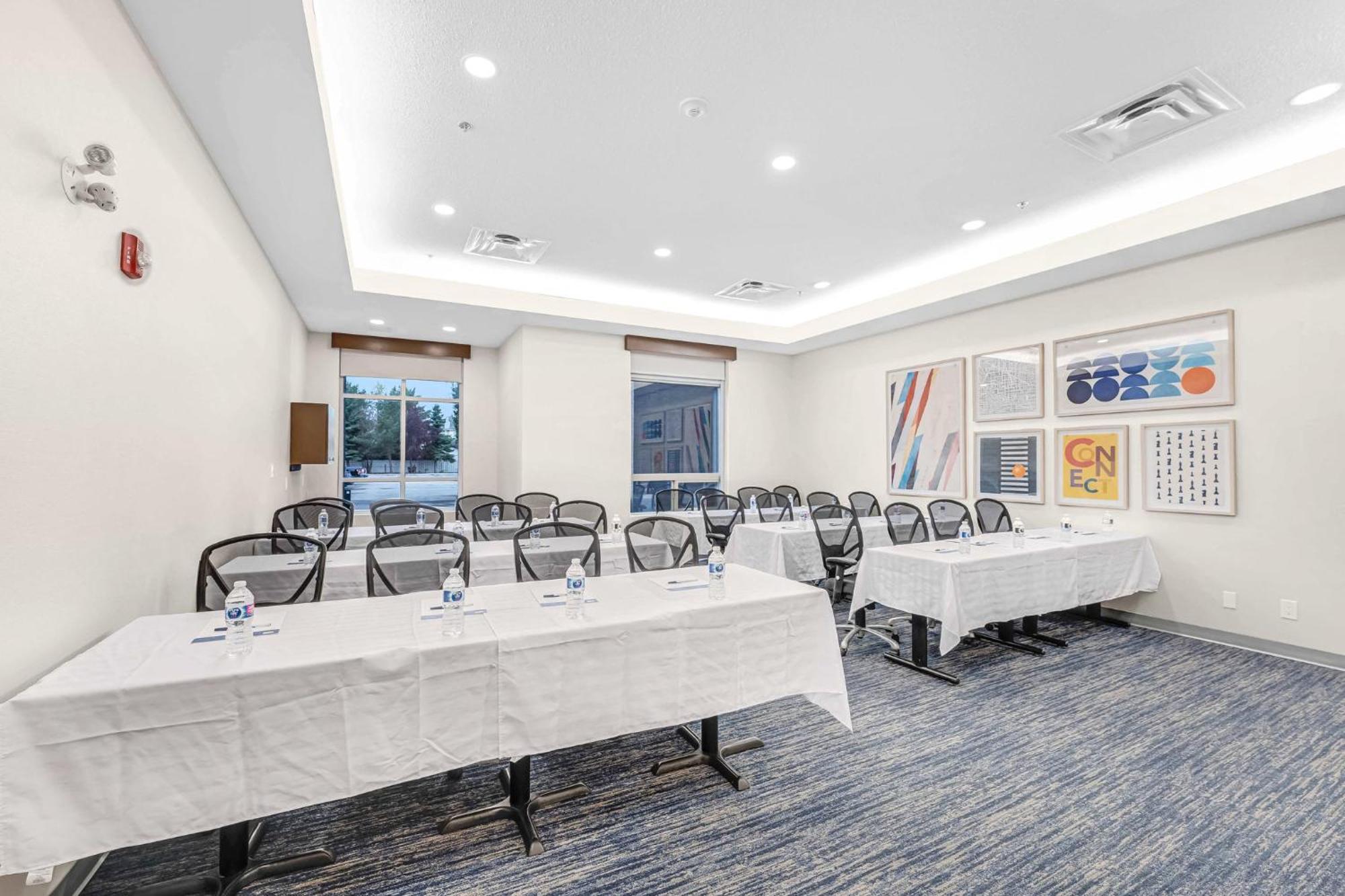 Holiday Inn Express Hotel & Suites-Edmonton South By Ihg Buitenkant foto